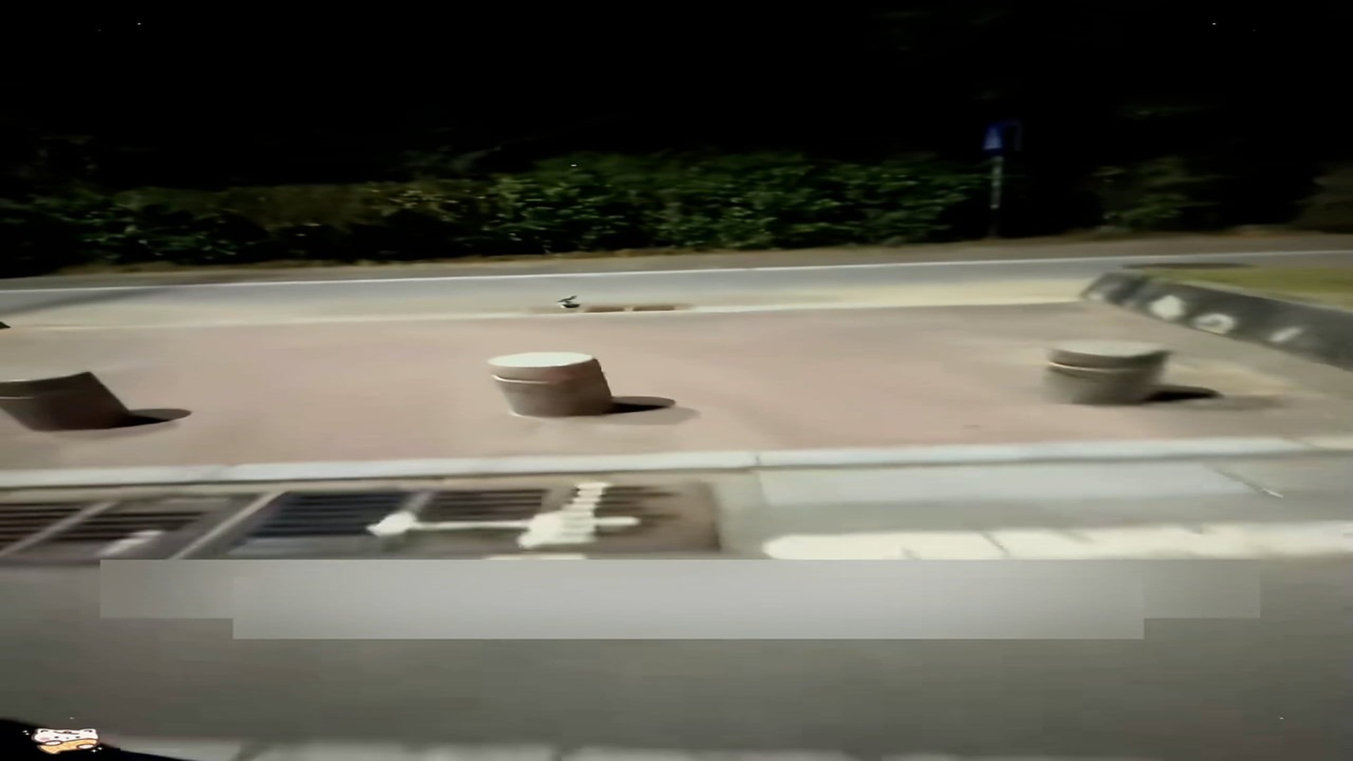 Part 2: Đ0407001_I found a kitten without a mother by the roadside. Seeing how pitiful_blurred_part2